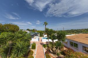 an aerial view of a house with a pool and palm trees at Centre Algarve in Moncarapacho