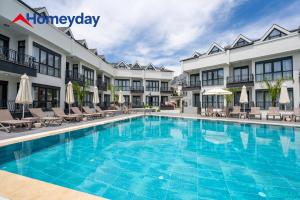 a swimming pool at the homewood hotel at Whitestone Homes in Antalya