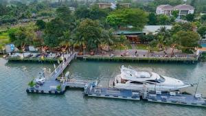 a boat is docked at a dock in the water at Marina Bến Du Thuyền in Ấp Long Ðại