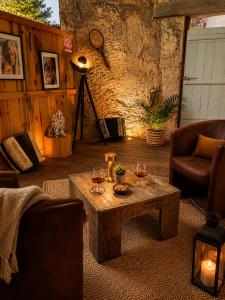 a living room with a table with wine glasses on it at Chez Cathy in Villandraut