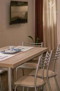 a dining room table with chairs and a wooden table at A lo de Pepa in Tupungato