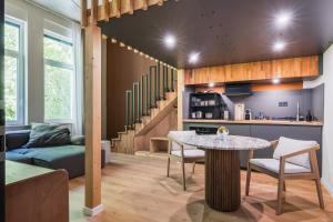 a kitchen and living room with a table and a couch at Villa Weitmar - Apartments und Private Spa in Bochum