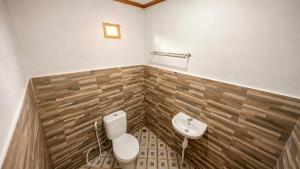 a bathroom with a toilet and a sink at Ocha Bajo Homestay in Komodo Labuan Bajo Airport +45 photos