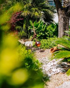 a garden with a statue of a woman in a yard at Hotel Ariston in Bibione