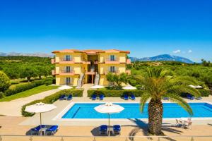 a villa with a swimming pool and a resort at Nautilos Hotel in Soullároi