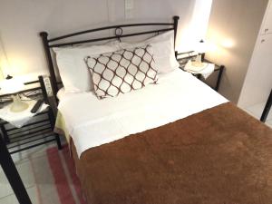 a bedroom with a large bed with two lamps at Giannad suite in Distomo