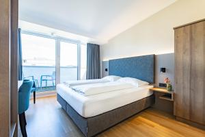 Ліжко або ліжка в номері Das Jedermann Boutiquehotel mit Stadtgarten