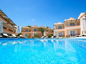 Bazén v ubytování Avantis Suites Hotel nebo v jeho okolí