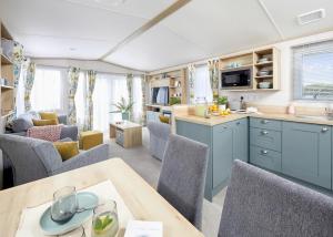 a kitchen and living room in a caravan at Perran Heights Holiday Park in Perranzabuloe