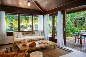 a living room with a couch and a table at Sombra e Água Fresca Resort in Pipa