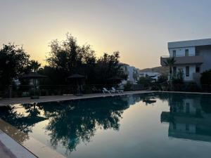 a swimming pool in front of a building at Appartement Residence Tafoult IMIOUADDAR in Agadir nʼ Aït Sa