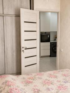 a bedroom with a bed and a kitchen at Gori Palace in Gori