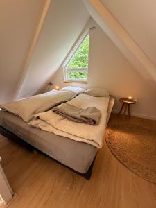 a bedroom with a large bed with a window at Vakantiewoning Asteri's Home in Simpelveld