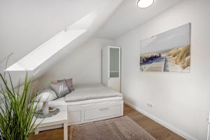 a white room with a bench in the attic at Ferienwohnung Nordic Stay Bäk in Bäk