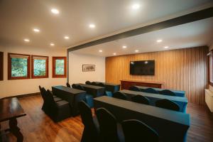 a waiting room with blue chairs and a flat screen tv at Casa Molino Hotel Boutique & Restaurant Puerto Varas in Puerto Varas