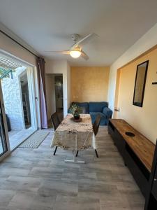 a living room with a table and a couch at F2 Ismaël in Solliès-Pont