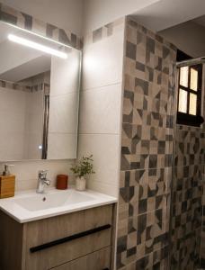 a bathroom with a sink and a mirror at Casa à Porta do Torreão in Silves +33 photos