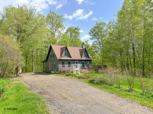 a house on the side of a dirt road at Shady Lane Retreat in Waitsfield
