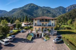 an aerial view of a house with cars parked in a parking lot at Recidence EMILIO in Ledro