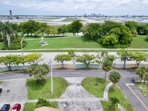 an aerial view of a parking lot with palm trees at Stylish Dania Beach Stay Beach, Cruise Port FLL Airport in Dania Beach