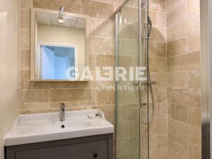 a bathroom with a shower and a sink at GC - Le Caps des Dunes - Centre in Wissant