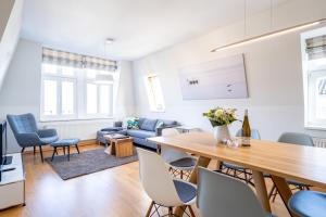 a living room with a table and chairs at Schloss am Meer App 5 in Ahlbeck
