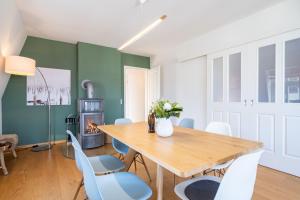 a dining room with a table and chairs and a fireplace at Schloss am Meer App 5 in Ahlbeck