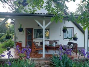 a patio of a house with purple flowers at Anna-lak in Gyula