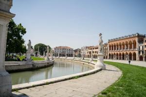 a view of a canal in a city with buildings at Alloggi Liviana Pontecorvo in Padova