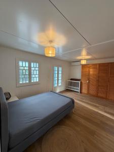 a bedroom with a bed in a room with wooden floors at Maison de Charme tout confort in Saint-André