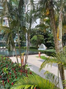 a courtyard with palm trees and a swimming pool at Aleksandra Royal Lee in Ban Bo Han +5 photos