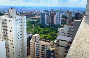 an aerial view of a city with tall buildings at Cobertura Espetacular no Belvedere com Jacuzzi in Belo Horizonte
