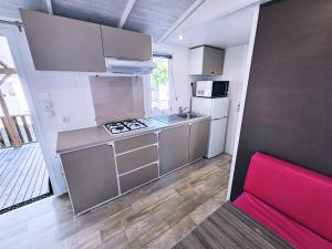 a small kitchen with a sink and a stove at VVF Labenne - Océan in Labenne