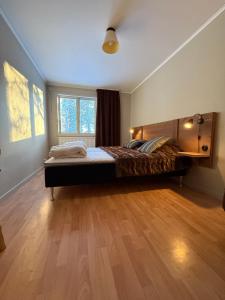 a bedroom with a large bed and a wooden floor at Hotelletvidfjallet in Transtrand +30 photos
