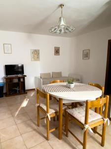 a dining room with a table and chairs at Flowers & Angels Home in Santa Maria degli Angeli +8 photos