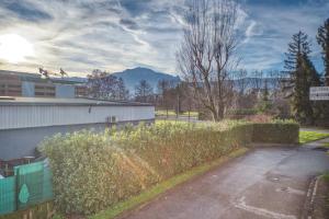 a building with a hedge next to a parking lot at Campus & Work in Saint-Martin-dʼHères