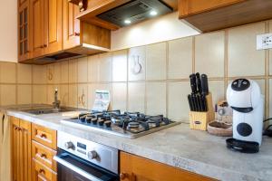 a kitchen with a stove top oven in a kitchen at Passeggiata Alla Spiaggia in Campo nell'Elba