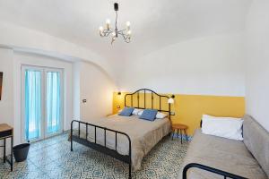 a bedroom with a bed and a couch at La Casa Del Bosco - Two floors home in Naples
