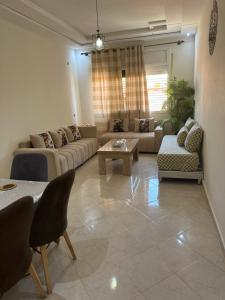 a living room with a couch and a table at Appartement Berkane in Berkane