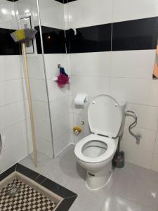 a bathroom with a toilet and a broom at Appartement Berkane in Berkane +30 photos