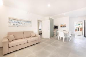 a living room with a couch and a table at Appartamenti Mancaversa in Marina di Mancaversa
