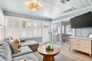a living room with a couch and a table at Island Vibes House in Clearwater Beach