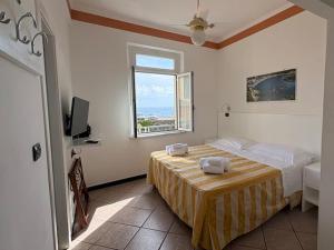 a bedroom with a bed and a window at Hotel Delle Rose in Bonassola