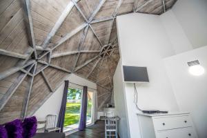 a living room with a wooden ceiling and a tv at STUDIO 02 - Lake Sumner in Clermont