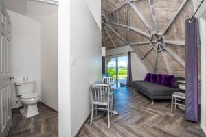a living room with a couch and a toilet at STUDIO 02 - Lake Sumner in Clermont