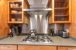 a kitchen with a stove top oven and a microwave at Bird's Nest -2BR Downtown Saugatuck Walkable in Saugatuck