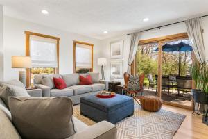 a living room with a couch and a table at Bird's Nest -2BR Downtown Saugatuck Walkable in Saugatuck