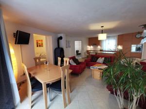 a living room with a table and a couch at Apartment FreiRaum in Innsbruck