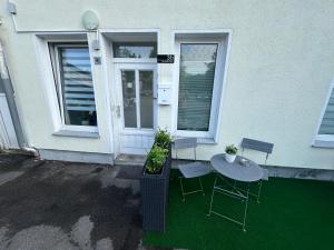 a table and chairs in front of a building at FW am Park 1 in Holzminden +3 photos