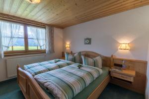Tempat tidur dalam kamar di Landhaus Berktold